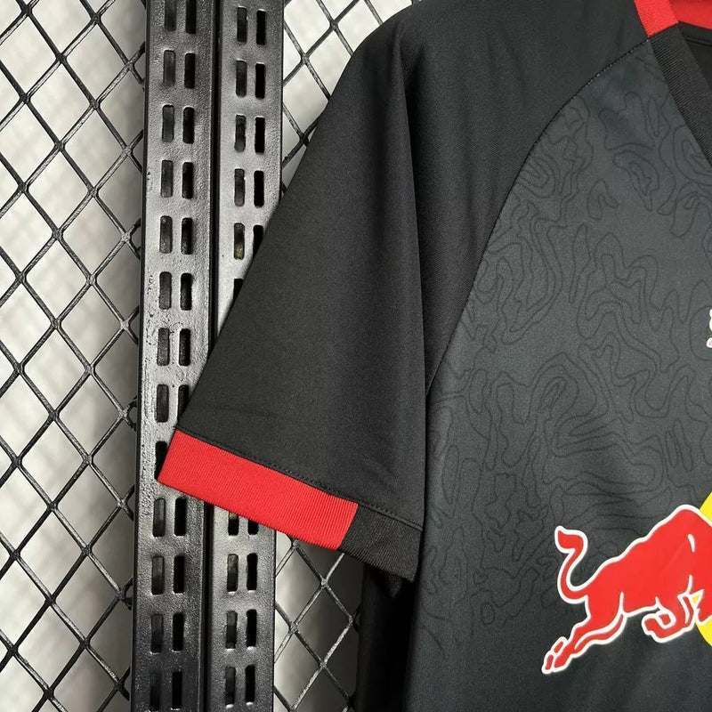 Camisa RB Bragantino Away II 2024/25 Torcedor Masculina preta, com escudo bordado e logo Red Bull em destaque, modelo oficial da temporada, exibida em fundo neutro.