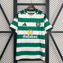 Camisa Celtic Home I 2025/26 Adidas Torcedor Masculina Branca e Verde, design clássico com listras tradicionais, conforto e tradição do Celtic Football Club.”
