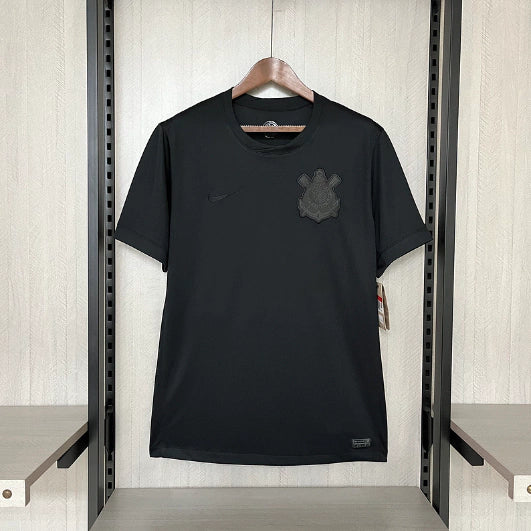 Camisa Corinthians Away II 2024/25 Nike Torcedor Masculina - modelo preto, uniforme de visitante do Timão, escudo do clube e logo Nike em destaque.