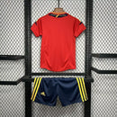 Kit Infantil Retrô Espanha 2012 Adidas – uniforme clássico com camisa e shorts, ideal para jovens torcedores, tecido leve e confortável, escudo da Espanha e logo Adidas em destaque