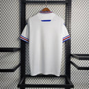 Camisa Sampdoria Away II 2022/23 Torcedor Masculina Branca com faixas azul, vermelha e preta no peito, escudo bordado e design clássico do clube italiano