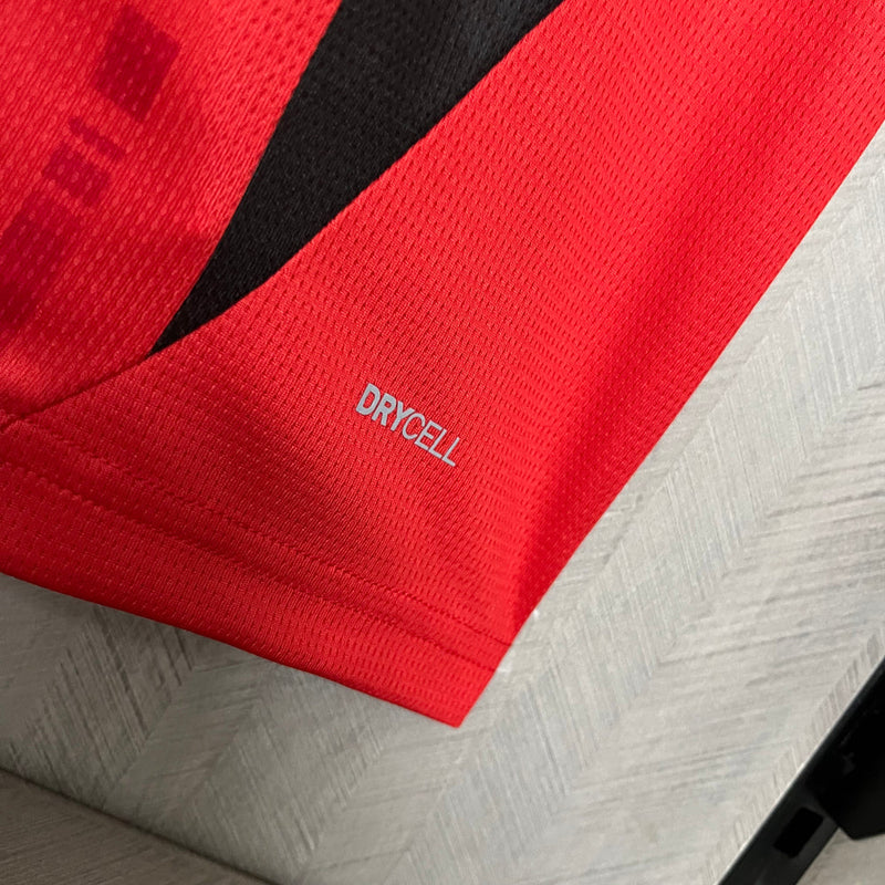 Camisa Portugal Edição A Seleção 2024 Torcedor Masculina Nike vermelha com detalhes verdes oficial, tecido leve e confortável para torcedores da Seleção Portuguesa
