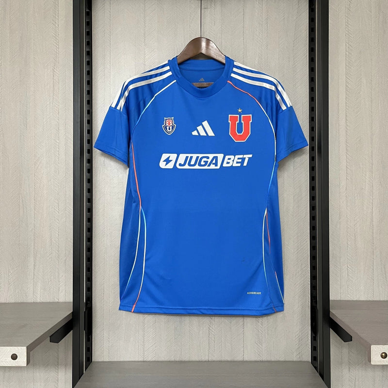 Camisa Universidad de Chile Home I 2025/26 Adidas Torcedor Masculina na cor azul, modelo oficial da temporada, com escudo bordado, disponível nos tamanhos P ao XGG – Wazemix