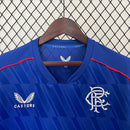 Camisa Rangers Home I 2024/25 Castore Torcedor Masculina Azul, design moderno com detalhes clássicos, conforto e tradição para torcedores do Rangers FC.”