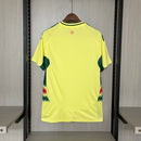 Camisa País de Gales Away II 2024/25 Adidas masculina amarela com detalhes em vermelho e verde, gola careca, mangas curtas e tecido leve respirável para torcedores"