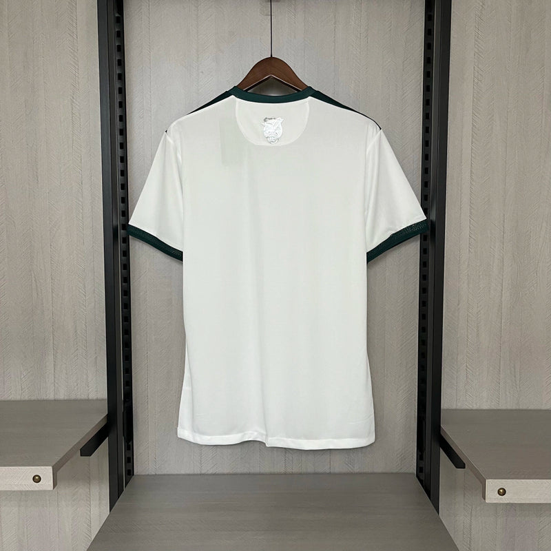 Camisa Bolívia Away II 2023/24 Torcedor Masculina branca, com detalhes verde, vermelho e amarelo inspirados na bandeira, tecido leve e confortável para torcedores da La Verde
Camisa Bolívia Away II 2023/24
Camisa Bolívia branca 2023 masculina
Camisa Bolívia torcedor branca
Camisa seleção Bolívia 2023 Away
Camisa Bolívia uniforme branco
Camisa Bolívia Away masculina
Camisa Bolívia nova coleção 2023
Camisa Bolívia futebol 2023/24
Camisa Bolívia masculina branca
Camisa Bo