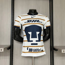 Camisa Pumas UNAM Home I 2024/25 Nike Jogador Masculina Branca, versão jogador, uniforme oficial de jogo, escudo gigante no peito, tecnologia Dri-FIT ADV"
