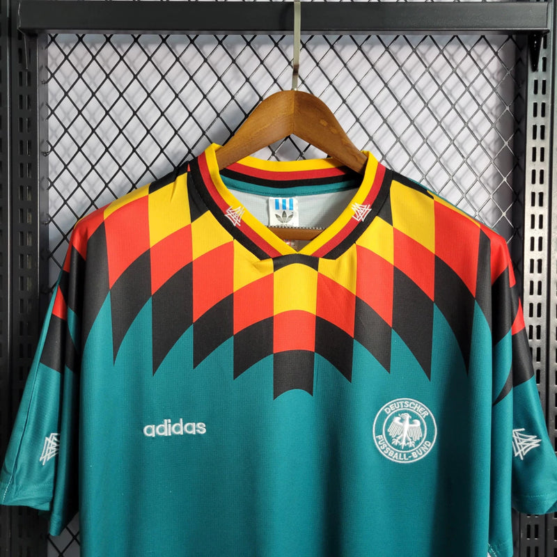Camisa Alemanha Away II 1994/95 Adidas Retrô Masculina branca com detalhes em preto e vermelho, tecido leve e respirável, corte masculino – ideal para torcer, colecionar e uso casual.