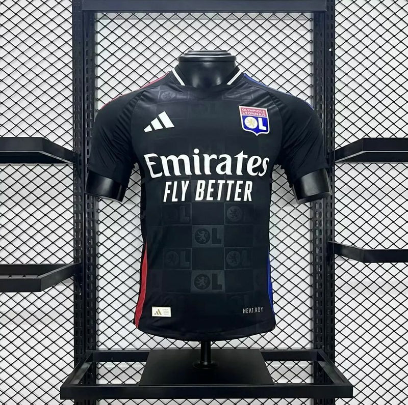Camisa Olympique de Lyon Away II 2024/25 Adidas versão jogador masculina, na cor azul marinho, com escudo do clube em termotransferência no peito esquerdo, logo Adidas no lado direito, design atlético com tecnologia HEAT.RDY e corte ajustado ao corpo.