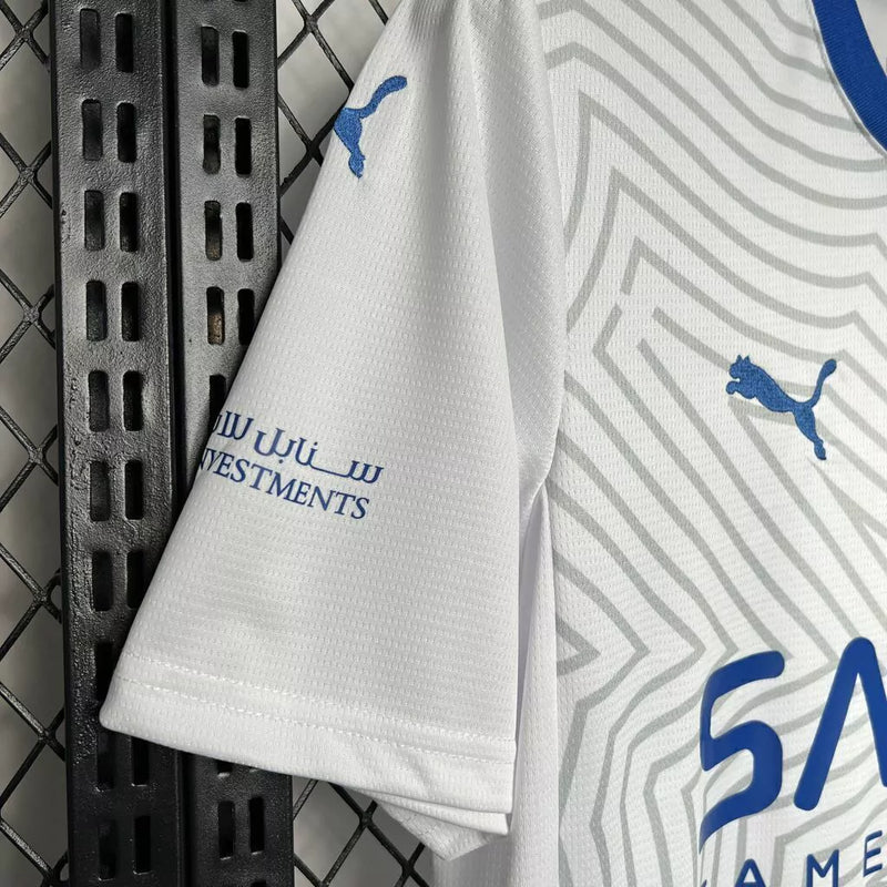 Camisa Al-Hilal (2) Away 2024/25 Puma Torcedor Masculina com escudo oficial bordado e logo da Puma, modelo de visitante do clube de futebol saudita.