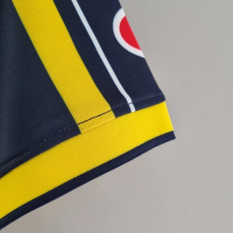 Camisa Parma Third III 1999/00 Retrô Masculina Azul com escudo bordado, design clássico e visual autêntico inspirado na terceira camisa do clube italiano.”