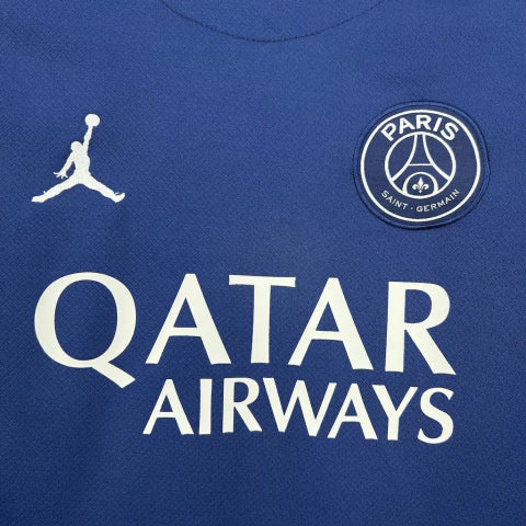 Camisa PSG Fourth IIII 2024/25 Jordan Torcedor Masculina Manga Longa Azul, design moderno, escudo aplicado, confortável e estilosa para torcedores apaixonados