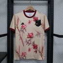 Camisa Japão Concept Roses 2024/25 Adidas Torcedor Masculina bege, uniforme conceitual inspirado nas rosas da cultura japonesa, com tecnologia AEROREADY para conforto e respirabilidade, ideal para torcedores e colecionadores de futebol japonês.