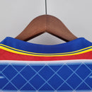 Camisa Parma Goleiro 1998/99 Retrô Masculina Vermelha e Azul com escudo histórico bordado, design vintage e inspiração nos goleiros lendários do futebol italiano.