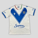 Camisa Vélez Sarsfield Home I 2024/25 Torcedor Masculina na cor branca com detalhe em V azul no peito, modelo de futebol argentino disponível na Wazemix.
