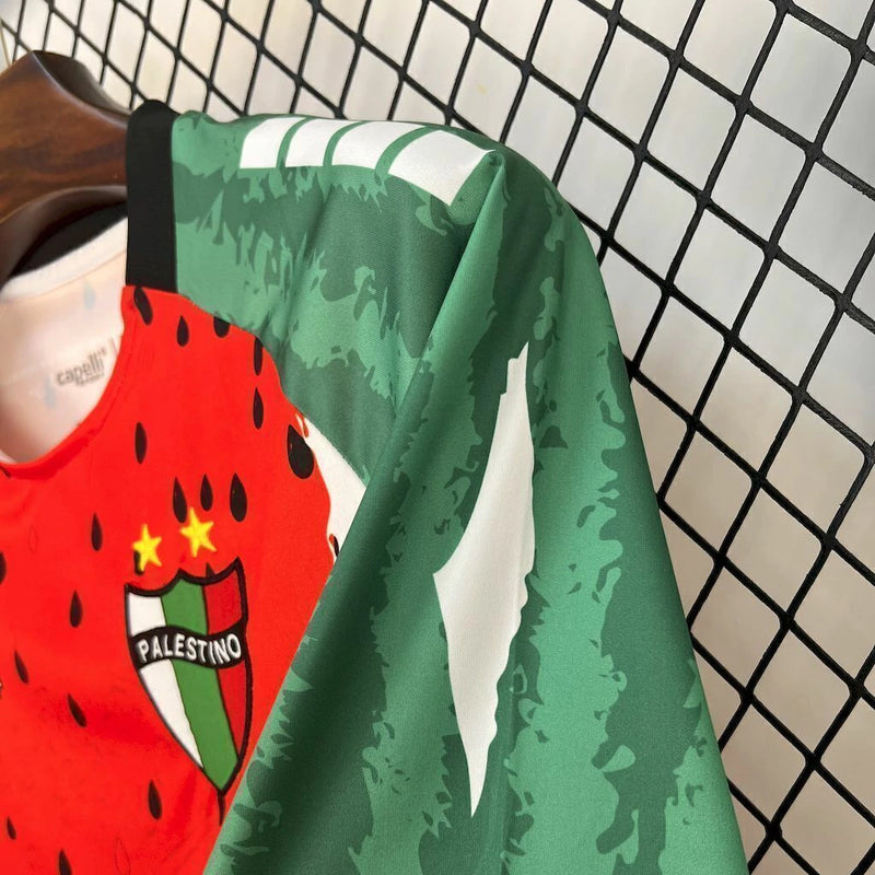 Camisa Palestino Melancia 2025/26 Torcedor Masculina Vermelha, uniforme vibrante, futebol chileno, escudo bordado, conforto e estilo para torcedores"