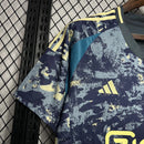 Camisa Ajax Away (2) 2024/25 Adidas Torcedor Masculina oficial, modelo fora de casa da temporada 2024/25, com escudo do Ajax e logo Adidas, design moderno e tecido AEROREADY."