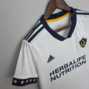 Camisa Los Angeles Galaxy Home I 2022/23 Adidas Torcedora Feminina Branca, uniforme oficial MLS, versão feminina ajustada, Waze Mix