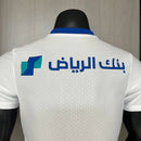 Camisa Al-Hilal Away II 2024/25 Puma Jogador Masculina Branca - uniforme de futebol versão jogador, manto alternativo do Al-Hilal FC, design branco com detalhes em azul, ideal para colecionadores e torcedores apaixonados.