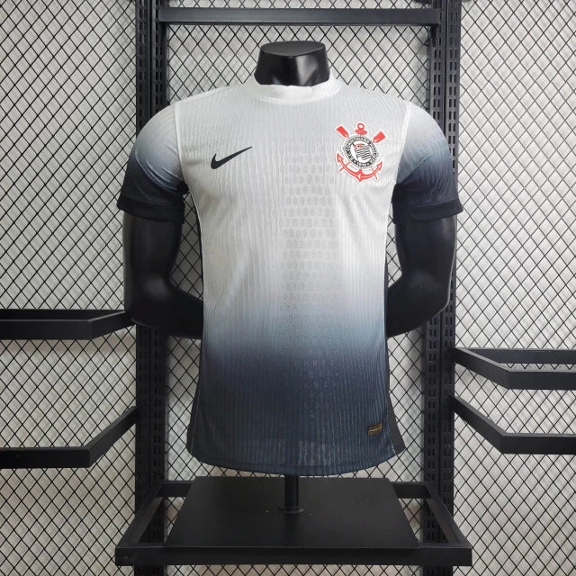 Camisa Corinthians home 2024/25 Nike jogador masculina na cor branca com detalhes pretos, escudo do Corinthians no peito e design da nova temporada