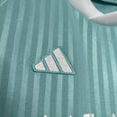 Kit Infantil Inter Miami Third III 2024/25 Adidas oficial, camisa com cores alternativas e escudo do Inter Miami CF em destaque, shorts combinando, uniforme completo para crianças de 3 a 13 anos"
