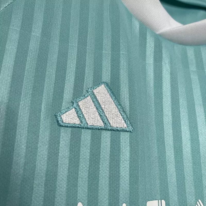 Kit Infantil Inter Miami Third III 2024/25 Adidas oficial, camisa com cores alternativas e escudo do Inter Miami CF em destaque, shorts combinando, uniforme completo para crianças de 3 a 13 anos"
