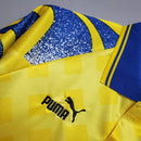 Camisa Parma Home I 1995/96 Puma Retrô Masculina Amarela com escudo bordado, design clássico e acabamento vintage que celebra a era de ouro do futebol italiano.”