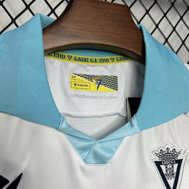 Kit Infantil Cádiz Away II 2024/25 - camisa e short infantil do Cádiz CF, uniforme Away 2024/25, tecido leve e confortável, ideal para pequenos torcedores