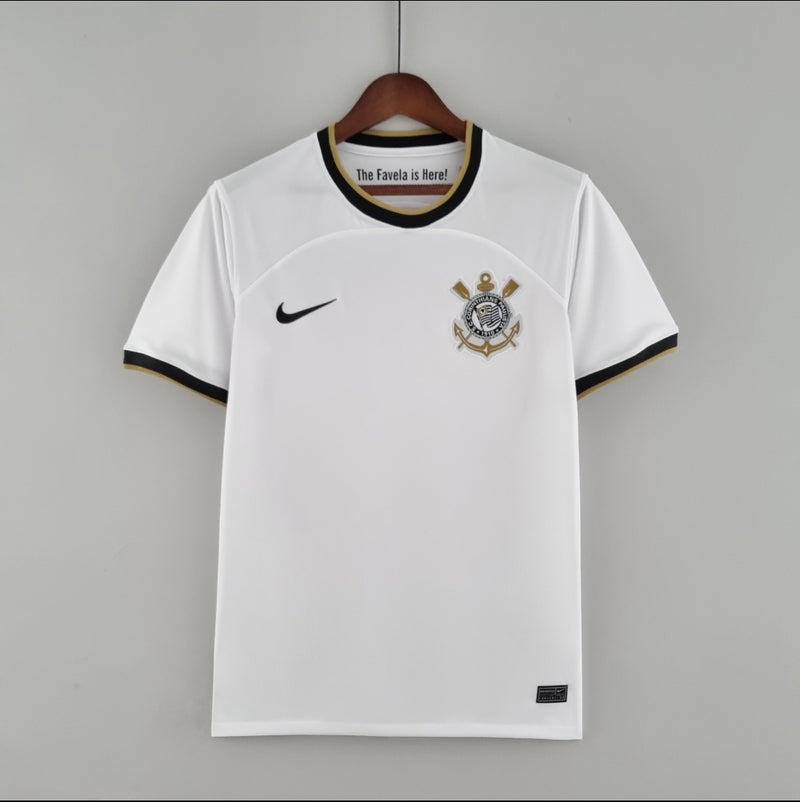 Camisa Corinthians Home I 2022/23 Nike torcedor masculina branca com detalhes pretos, escudo do clube no peito e logotipo da Nike, modelo para torcedores"