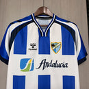 Camisa Málaga "Comemorativa" 2025/26 Hummel Torcedor Masculina - Branca e Azul