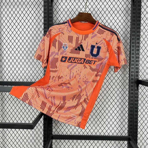 Camisa Universidad de Chile Away II 2025/26 Adidas Torcedor Masculina na cor laranja, modelo moderno com escudo bordado e tecnologia Aeroready, uniforme alternativo do clube chileno.