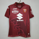 Camisa Torino Home I 2022/23 Joma Torcedor Masculina Vinho com escudo bordado, detalhes elegantes e design clássico que representa o orgulho granata.”