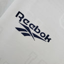 Camisa Universidad de Chile Away II 1998/99 Rebook Retrô Masculina branca, uniforme retrô de futebol chileno, camisa de torcedor clássica, coleção histórica, futebol chileno, estilo retrô, camisa de colecionador, Rebook Chile 1998/99"