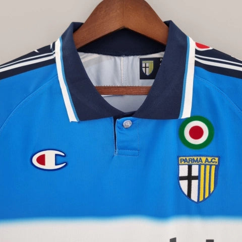 Camisa Parma Goleiro 1999/00 Retrô Masculina Azul com escudo bordado, design clássico e visual autêntico dos goleiros lendários do futebol italiano.”