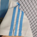 Camisa Argentina Home I 1993/94 Adidas Retrô Masculina – modelo clássico azul e branco com gola polo preta, escudo da AFA bordado e design usado na Copa do Mundo de 1994.