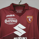 Camisa Torino Home I 2022/23 Joma Torcedor Masculina Vinho com escudo bordado, detalhes elegantes e design clássico que representa o orgulho granata.”