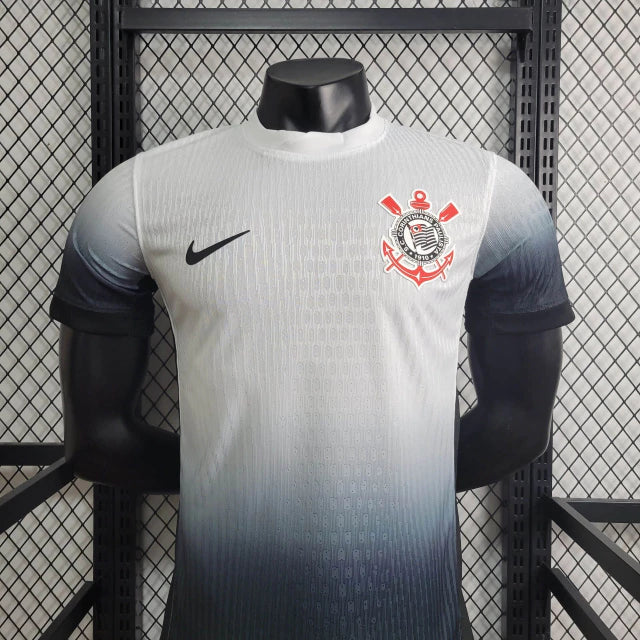 Camisa Corinthians home 2024/25 Nike jogador masculina na cor branca com detalhes pretos, escudo do Corinthians no peito e design da nova temporada