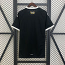 Camisa Colo-Colo Edição Centenário 2025/26 Adidas Torcedor Masculina preta, escudo bordado do clube, tecido leve e respirável, design moderno e confortável para torcedores do Colo-Colo.