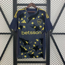 Camisa Boca Juniors Third III 2024/25 Adidas Torcedor Masculina azul, uniforme alternativo do Boca Juniors com design moderno, tecnologia Aeroready e tecido leve para conforto e performance.