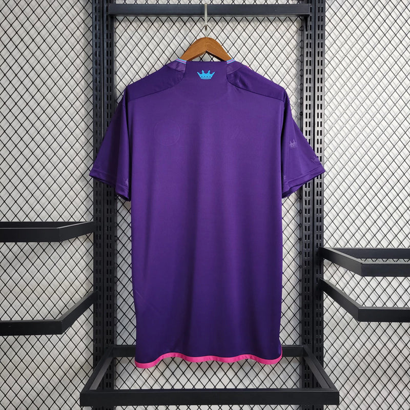 Camisa Charlotte FC Away II 2023/24 Adidas Torcedor Masculina Roxa, uniforme MLS, escudo bordado, tecnologia AEROREADY, Waze Mix"