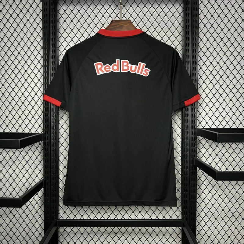 Camisa RB Bragantino Away II 2024/25 Torcedor Masculina preta, com escudo bordado e logo Red Bull em destaque, modelo oficial da temporada, exibida em fundo neutro.