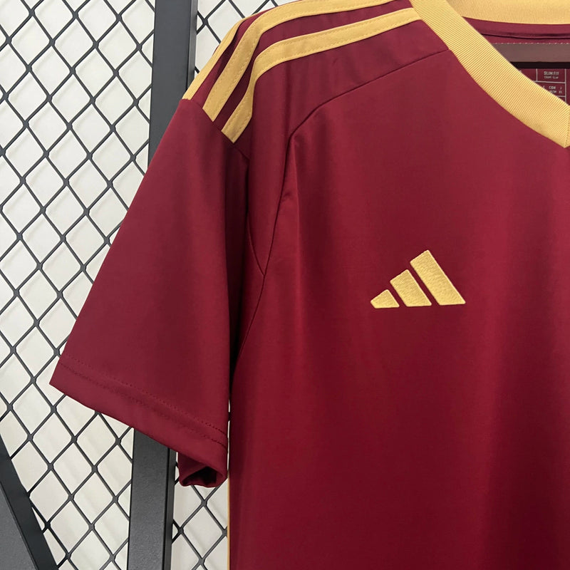 Camisa Venezuela Home I 2024/25 Adidas Torcedor Masculina vinho, design moderno com detalhes em amarelo e azul, tecido leve e respirável, ideal para torcedores da Vinotinto
Camisa Venezuela 2024/25 masculina
Camisa Venezuela Adidas vinho
Camisa Vinotinto Home 2024/25
Camisa seleção venezuelana masculina
Camisa Venezuela torcedor masculina
Camisa Venezuela futebol 2024/25
Uniforme Venezuela Home Adidas
Camisa Vinotinto masculina vinho