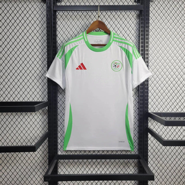 Camisa Argélia Home I 2024/25 Adidas Torcedor Masculina branca, com detalhes em verde e vermelho da bandeira, tecido leve e respirável para torcedores da seleção Les FennecsCamisa Argélia Home I 2024/25
Camisa Argélia Adidas branca
Camisa seleção Argélia masculina
Camisa Argélia torcedor 2024/25
Camisa Les Fennecs home 2024
Camisa Argélia uniforme principal
Camisa Argélia branca masculina
