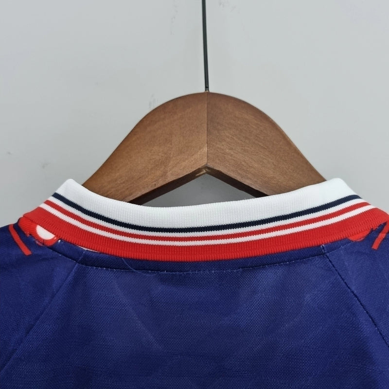Camisa Universidad de Chile Home I 1996/97 retrô masculina azul, gola e mangas clássicas, design histórico anos 90, perfeita para torcedores e colecionadores de futebol chileno"