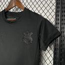 Camisa Corinthians away 2024/25 Nike Torcedora feminina preta com escudo bordado, design e tecnologia DRI -Fit para conforto e estilo das torcedoras
