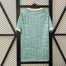 Camisa Juventus Away II 2025/26 Adidas Torcedor Masculina azul com detalhes dourados, escudo da Juventus no peito e design elegante com tecnologia AEROREADY.