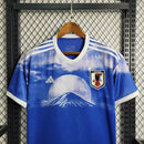 Camisa Japão Concept Monte Fuji 2024/25 Adidas Torcedor Masculina azul, uniforme inspirado no Monte Fuji, seleção japonesa de futebol, com tecnologia AEROREADY para conforto e respirabilidade, peça conceitual para torcedores e colecionadores.