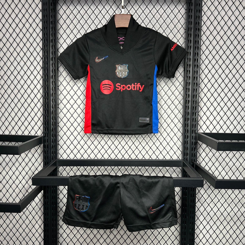 Kit Infantil Barcelona Away II 2024/25 Nike - camisa e short infantil do Barcelona, uniforme Away 2024/25, tecido leve e respirável, ideal para pequenos torcedores