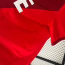 Camisa Universidad Católica Away II 2024/25 Puma Torcedor Masculina vermelha, uniforme de futebol chileno com tecnologia DryCell, design moderno e escudo da Católica em destaque.