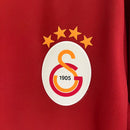 Camisa Galatasaray Home I 2024/25 Puma Torcedor Masculina Laranja com detalhes em vermelho, escudo do clube, design moderno e confortável para torcedores apaixonados.